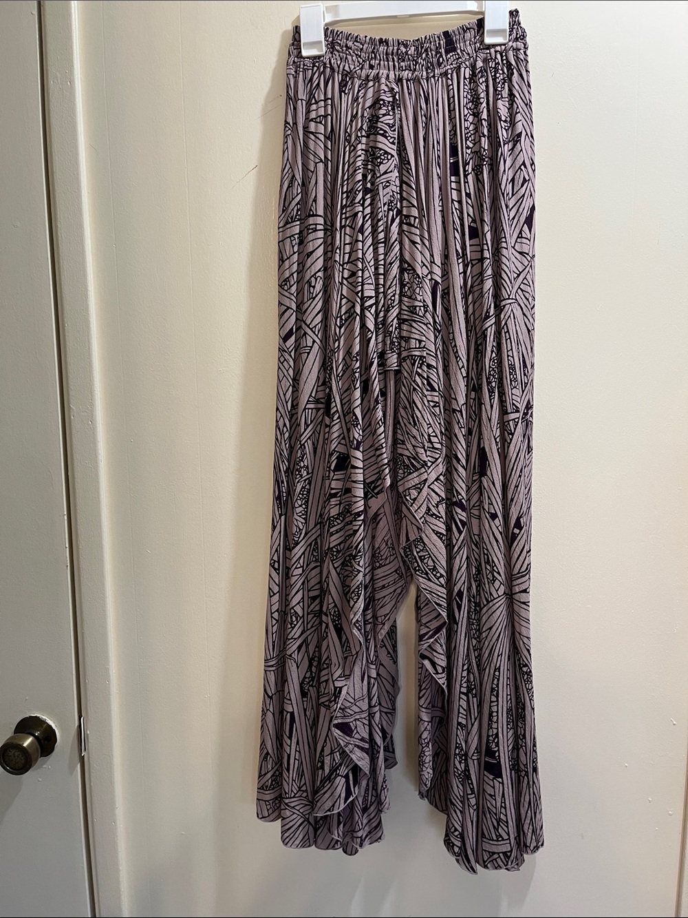 Manaola Kinolau Women’s M/L Open Long Pants with interior shorter skirt